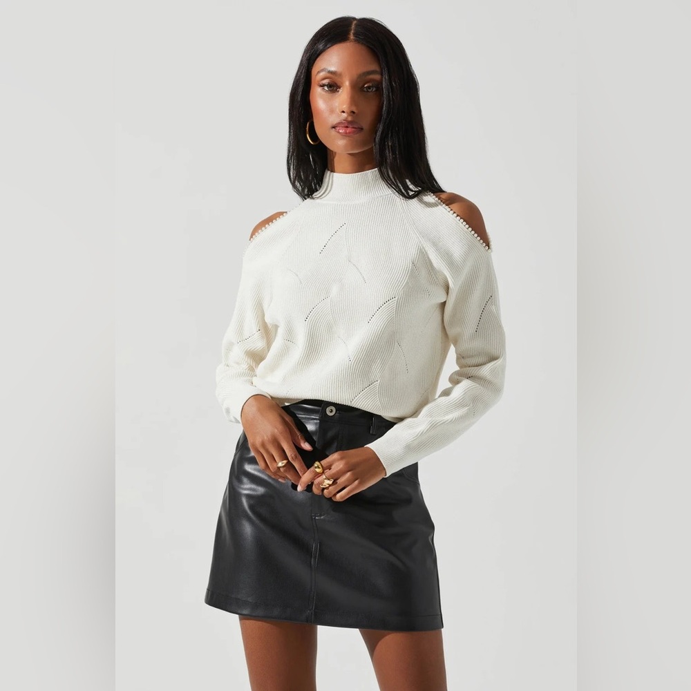 BRAND NEW WITH TAGS ASTR THE LABEL TORI SWEATER